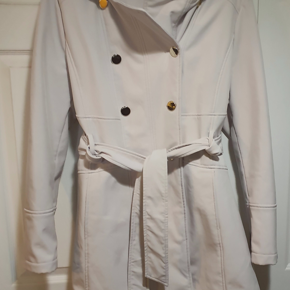Guess Cream Double-Breasted Trench Coat